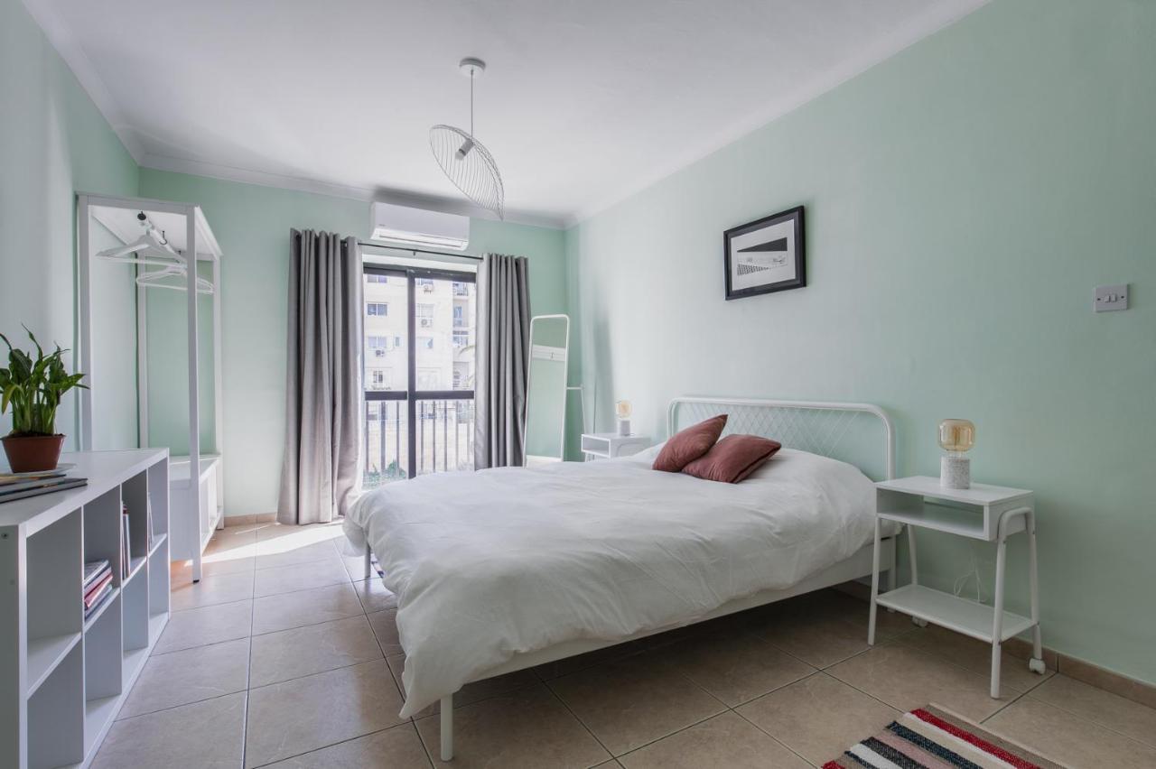 Stylish 3 Bedroom Apartment - St. Julians - 5 Mins From Balluta Bay San Ġiljan Exterior foto
